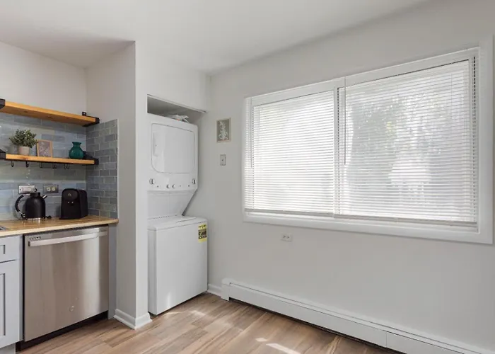 2br,1ba With Modern Amenities Rogers Park And Free Parking Apartamento