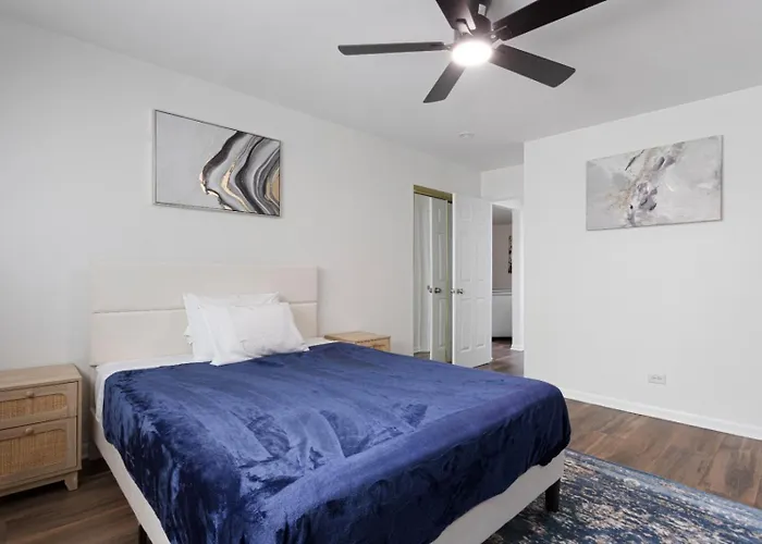 2br,1ba With Modern Amenities Rogers Park And Free Parking