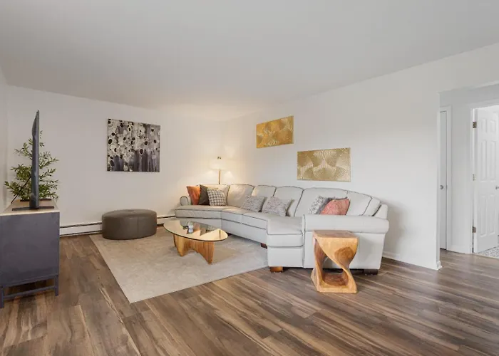 2br,1ba With Modern Amenities Rogers Park And Free Parking *